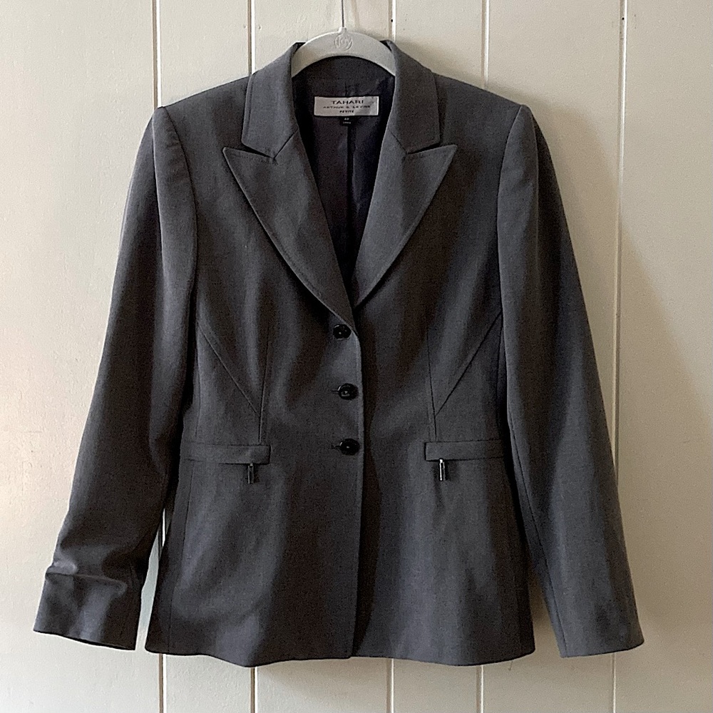 ⭐️ Tahari Grey Button Down Blazer Size 4P